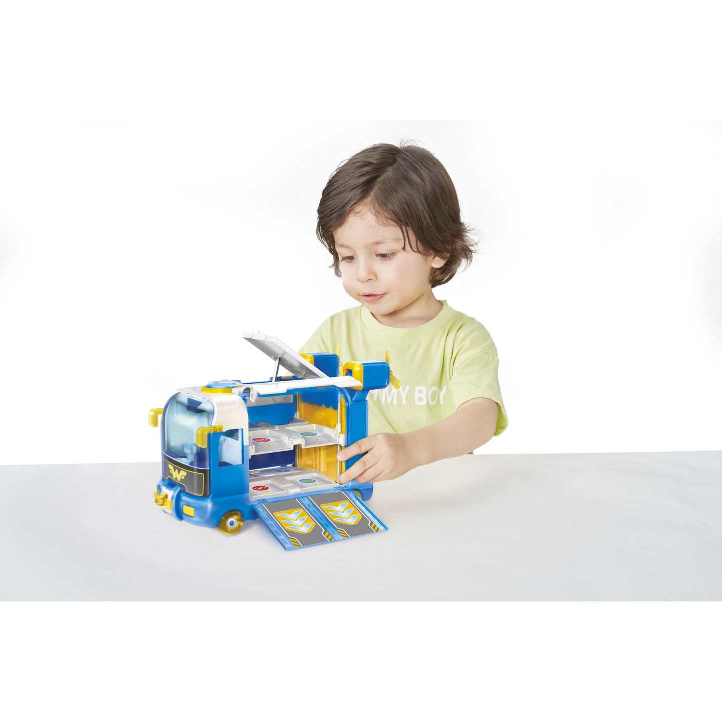 Super Wings Super Pets’ Mini Base (with one Super Pet Jett + one Super Pet Dizzy)